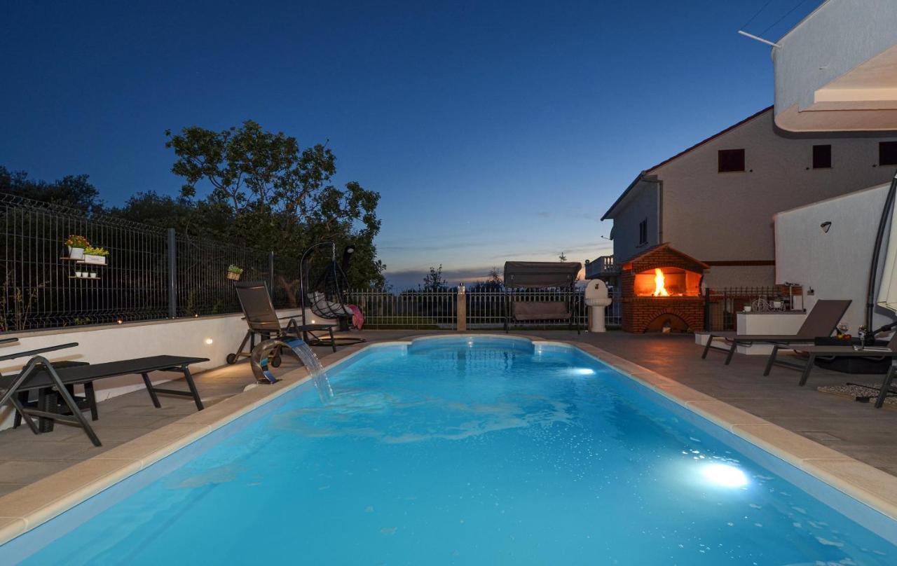 Apartment With Heated Pool And Sea View Traù Esterno foto