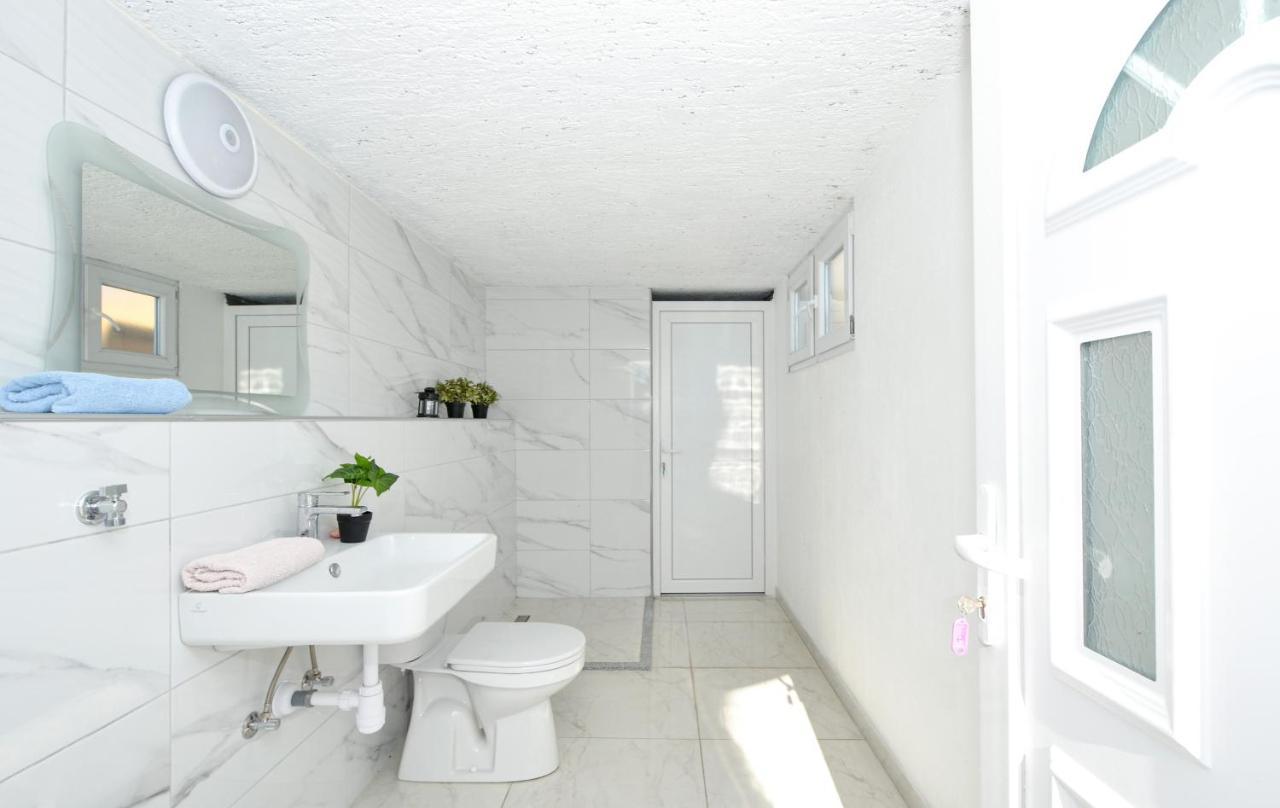 Apartment With Heated Pool And Sea View Traù Esterno foto